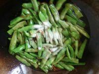 炖豆角肉块的做法步骤7