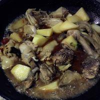 土豆炖鸡肉的做法步骤6